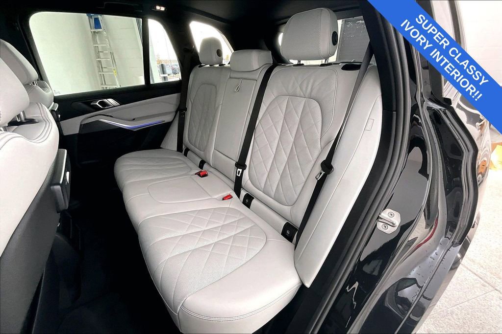 Used 2023 BMW X5 xDrive40i w/ M Sport Package image 34