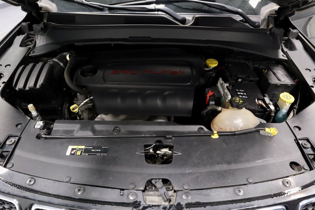 Used 2017 Jeep Compass Latitude w/ Cold Weather Group image 17