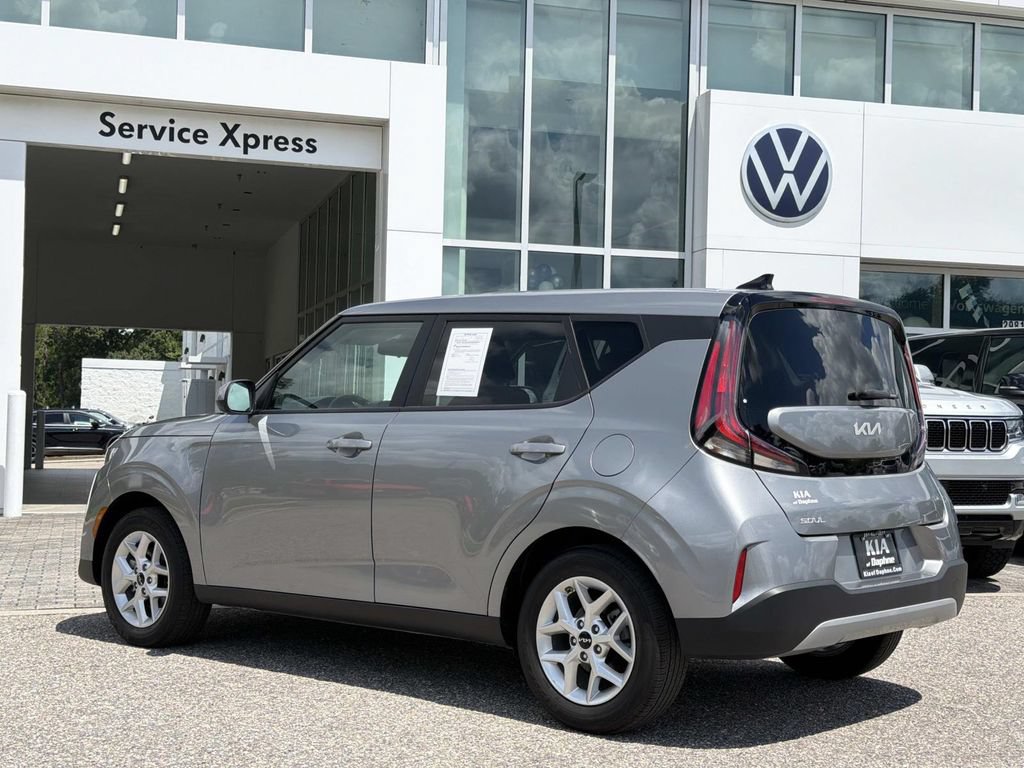 Used 2025 Kia Soul LX w/ LX Technology Package FWD image 6