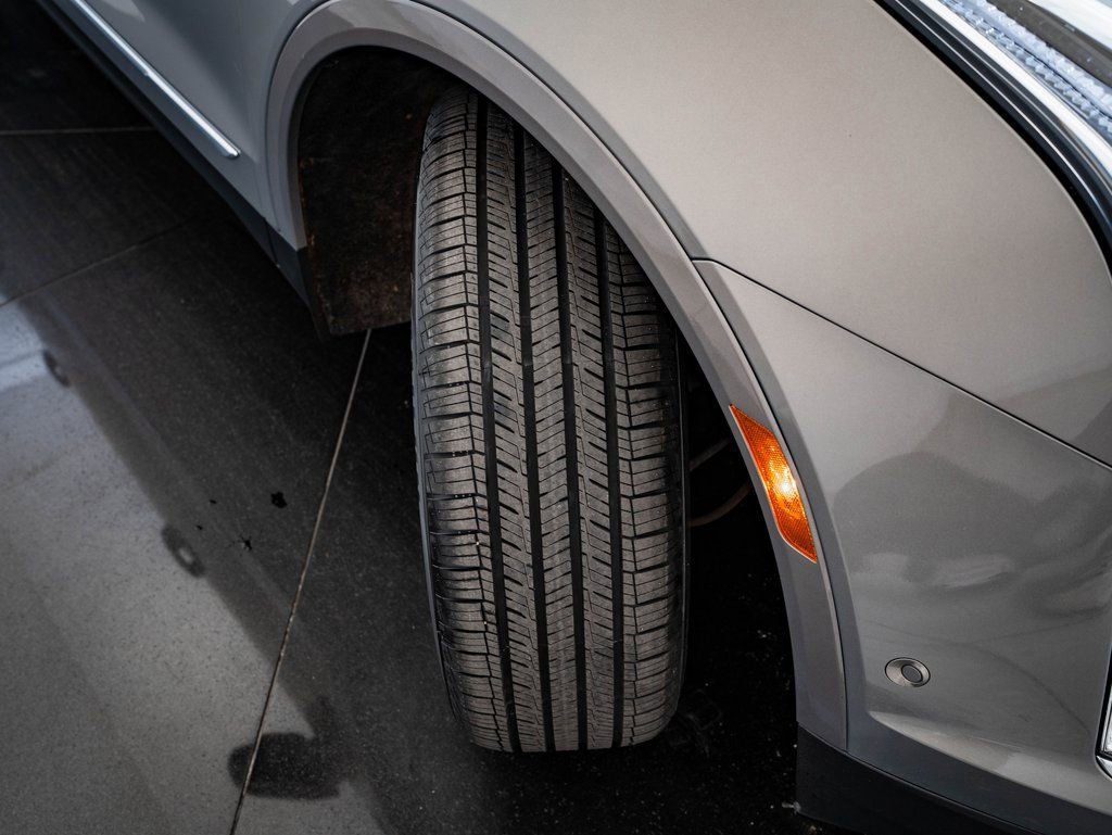 Used 2018 Cadillac XT5 Platinum w/ Driver Assist Package image 52