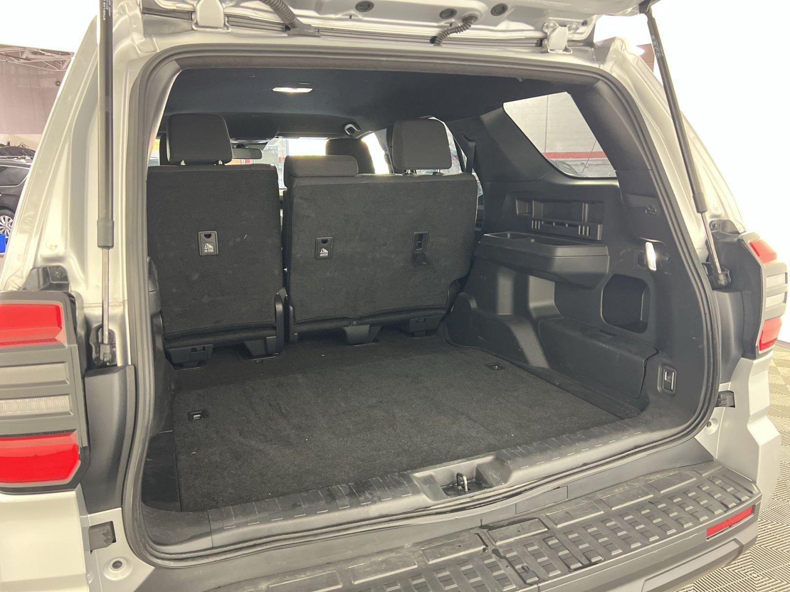 Used 2025 Toyota 4Runner SR5 AWD/4WD image 27