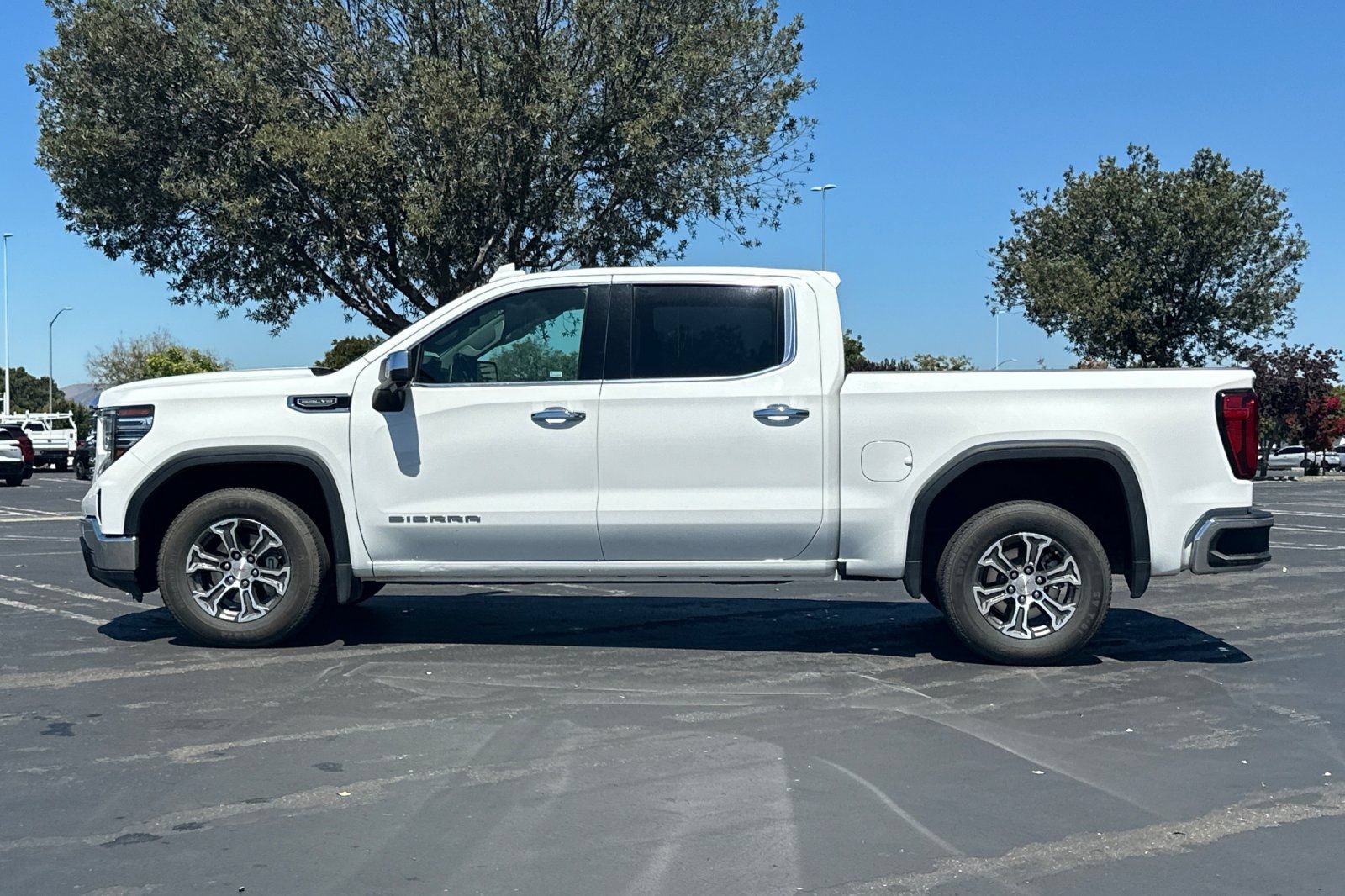 Used 2025 GMC Sierra 1500 SLT RWD image 7