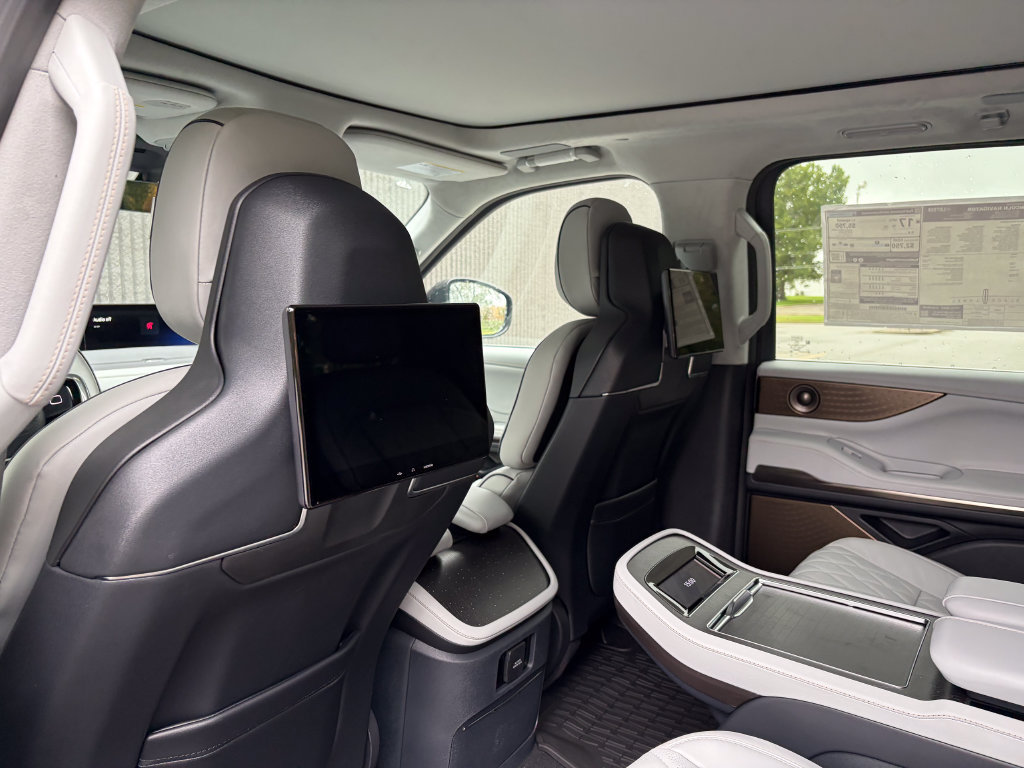 New 2027 Lincoln Navigator Black Label AWD/4WD image 22