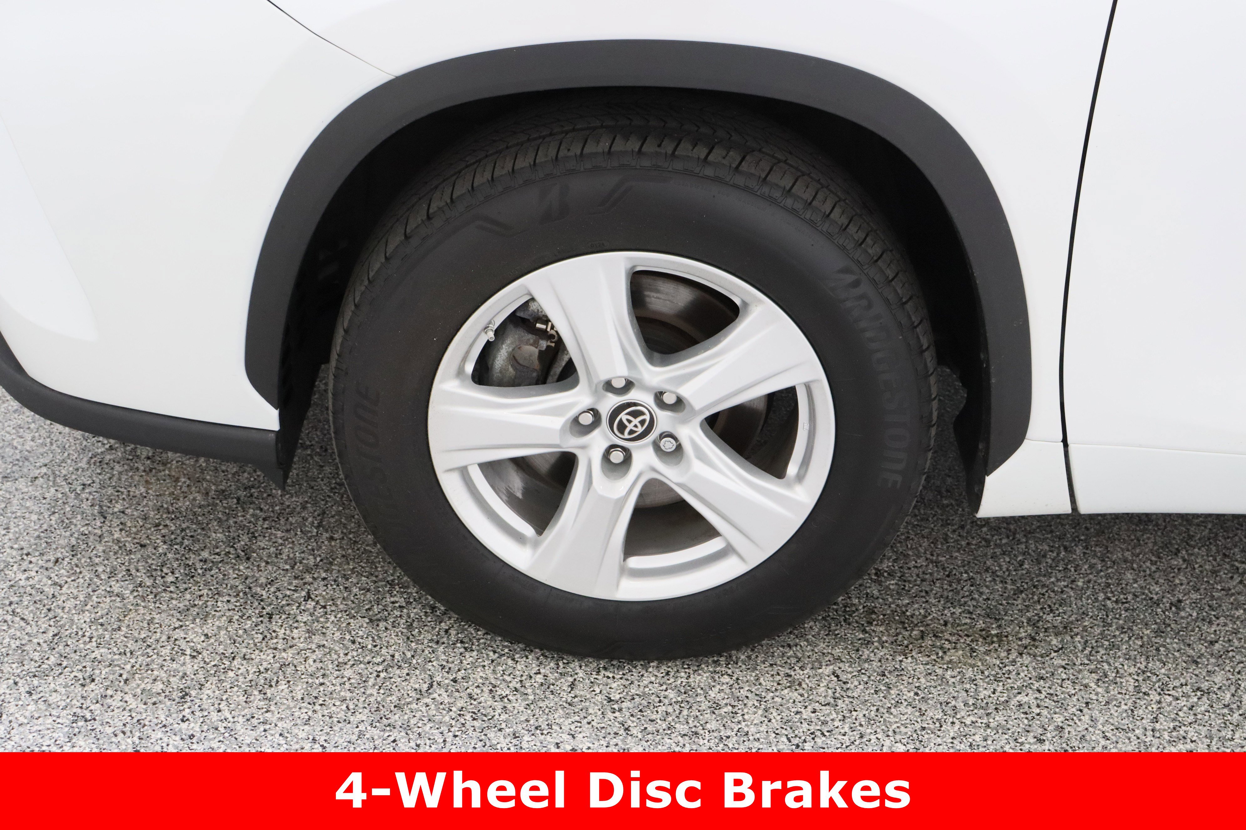 Used 2024 Toyota Highlander LE image 11