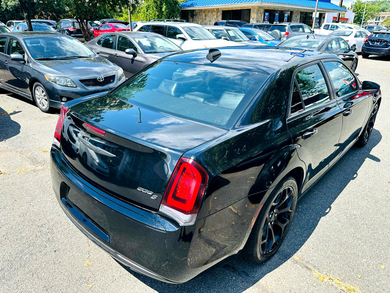 Used 2019 Chrysler 300 S image 8