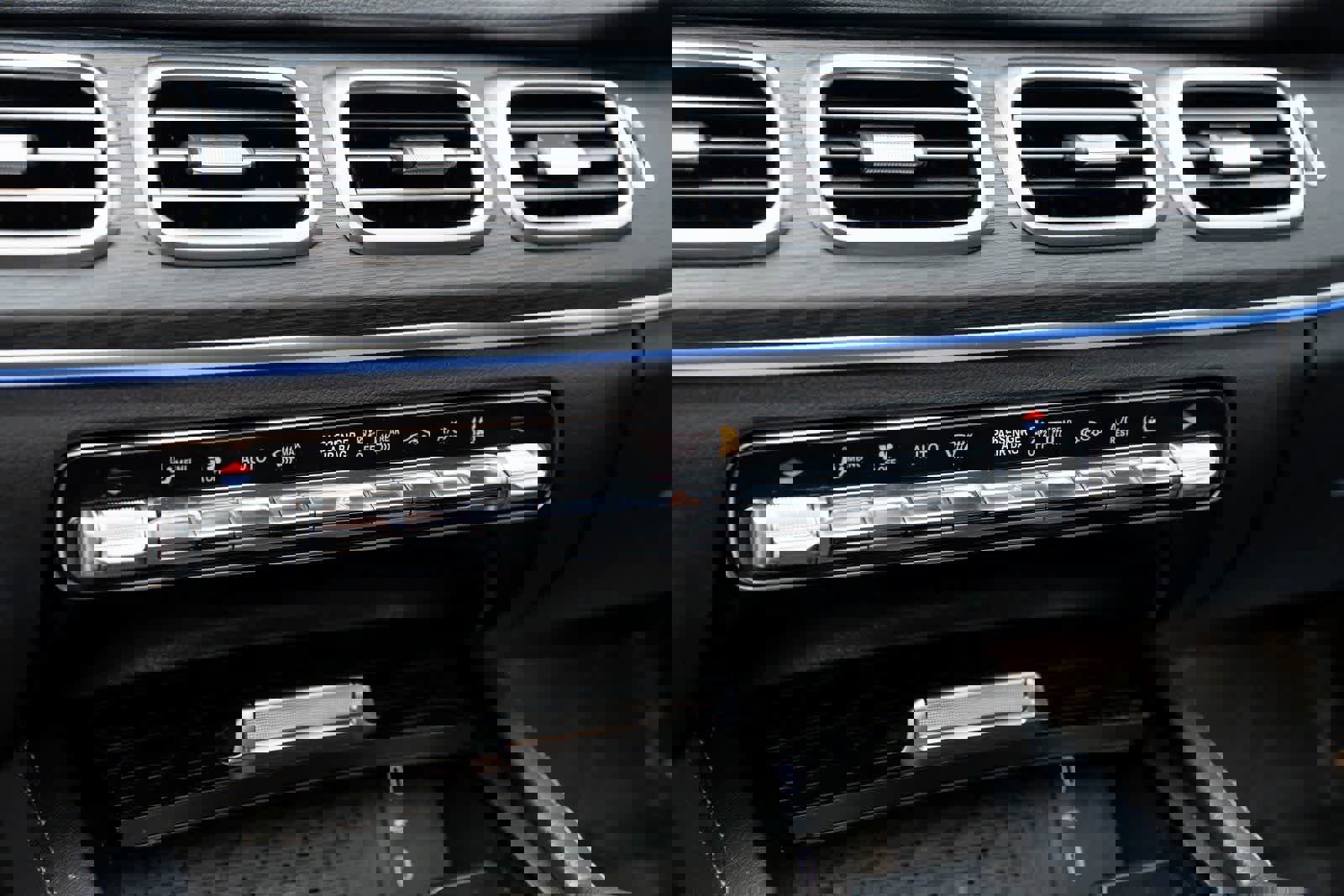 Used 2025 Mercedes-Benz GLE 450e 4MATIC w/ Driver Assistance Package image 33