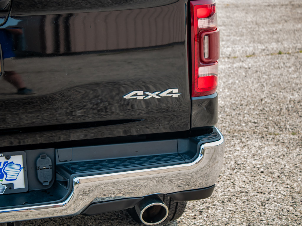 Used 2019 RAM 1500 Laramie AWD/4WD image 14