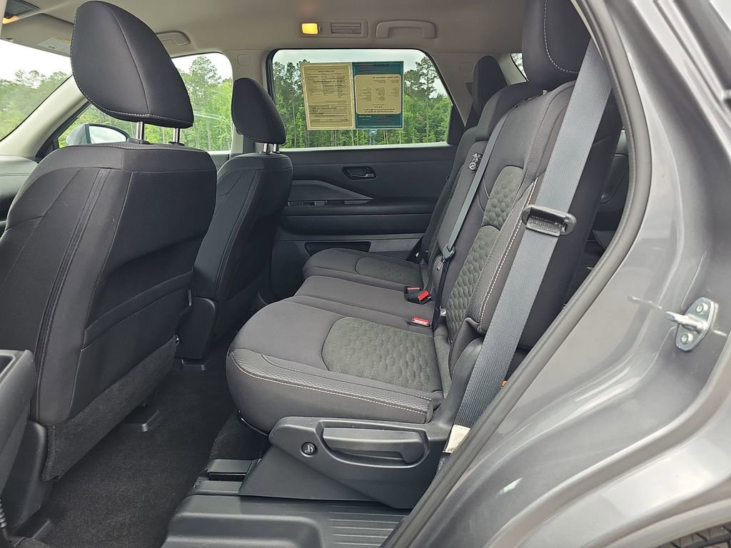 Used 2024 Nissan Pathfinder SV FWD image 18