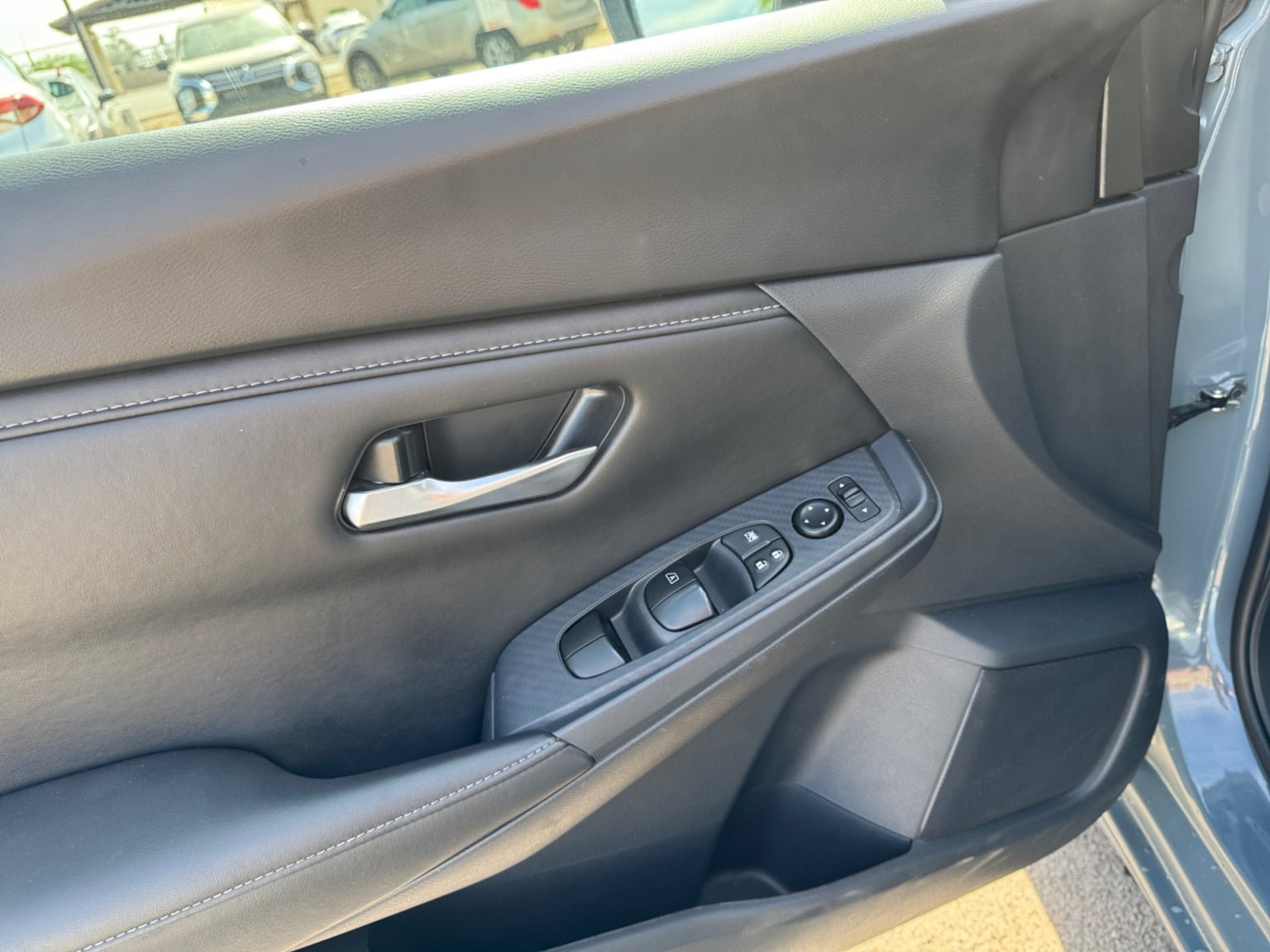 Used 2025 Nissan Sentra SV FWD image 11