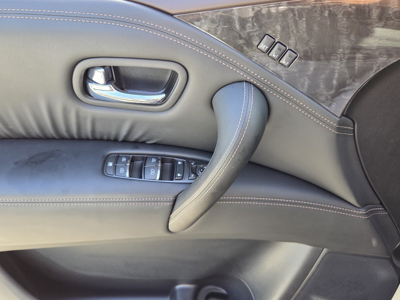 Used 2024 Nissan Armada Platinum w/ Captain's Chairs Package RWD image 36