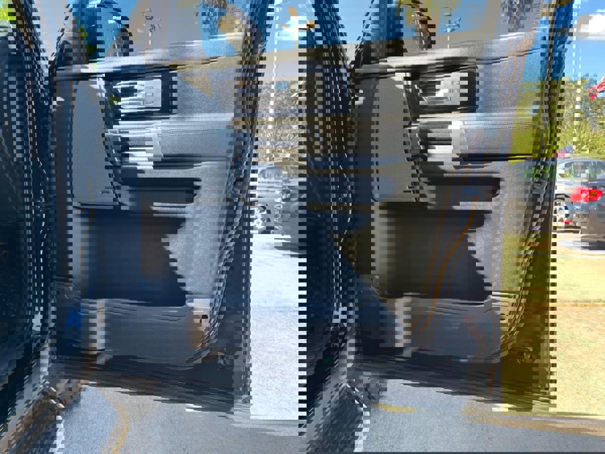 Used 2016 Land Rover LR4 HSE Silver Edition image 36