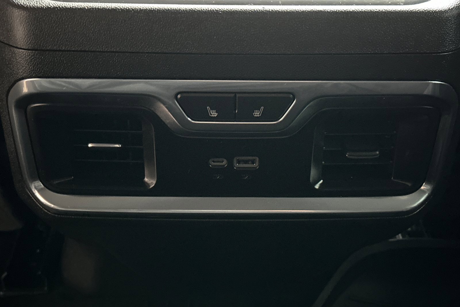 Used 2024 Chevrolet Silverado 3500 LTZ w/ LTZ Premium Package image 13