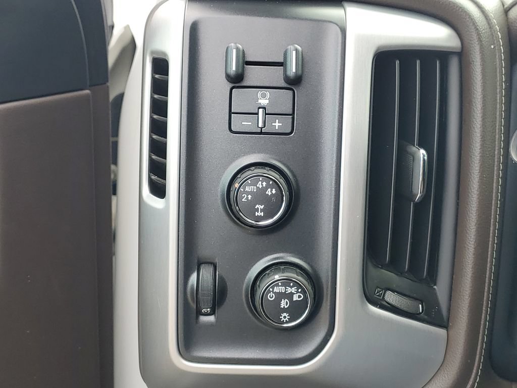 Used 2015 GMC Sierra 1500 SLT w/ SLT Crew Cab Value Package AWD/4WD image 18