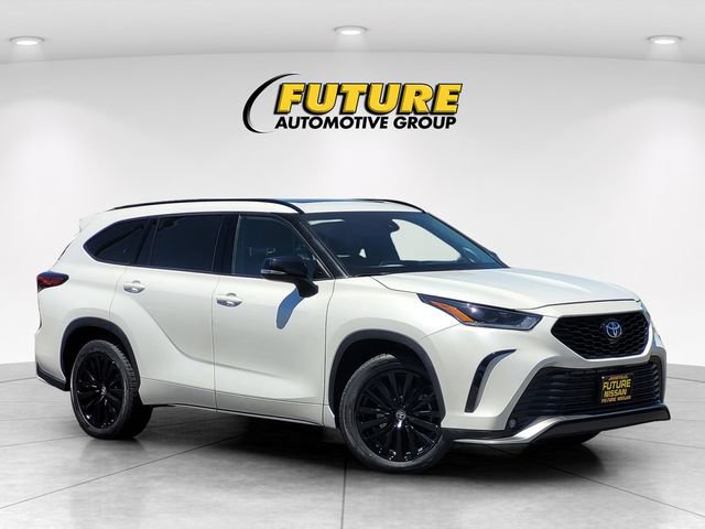 Used 2023 Toyota Highlander Limited AWD/4WD image 1