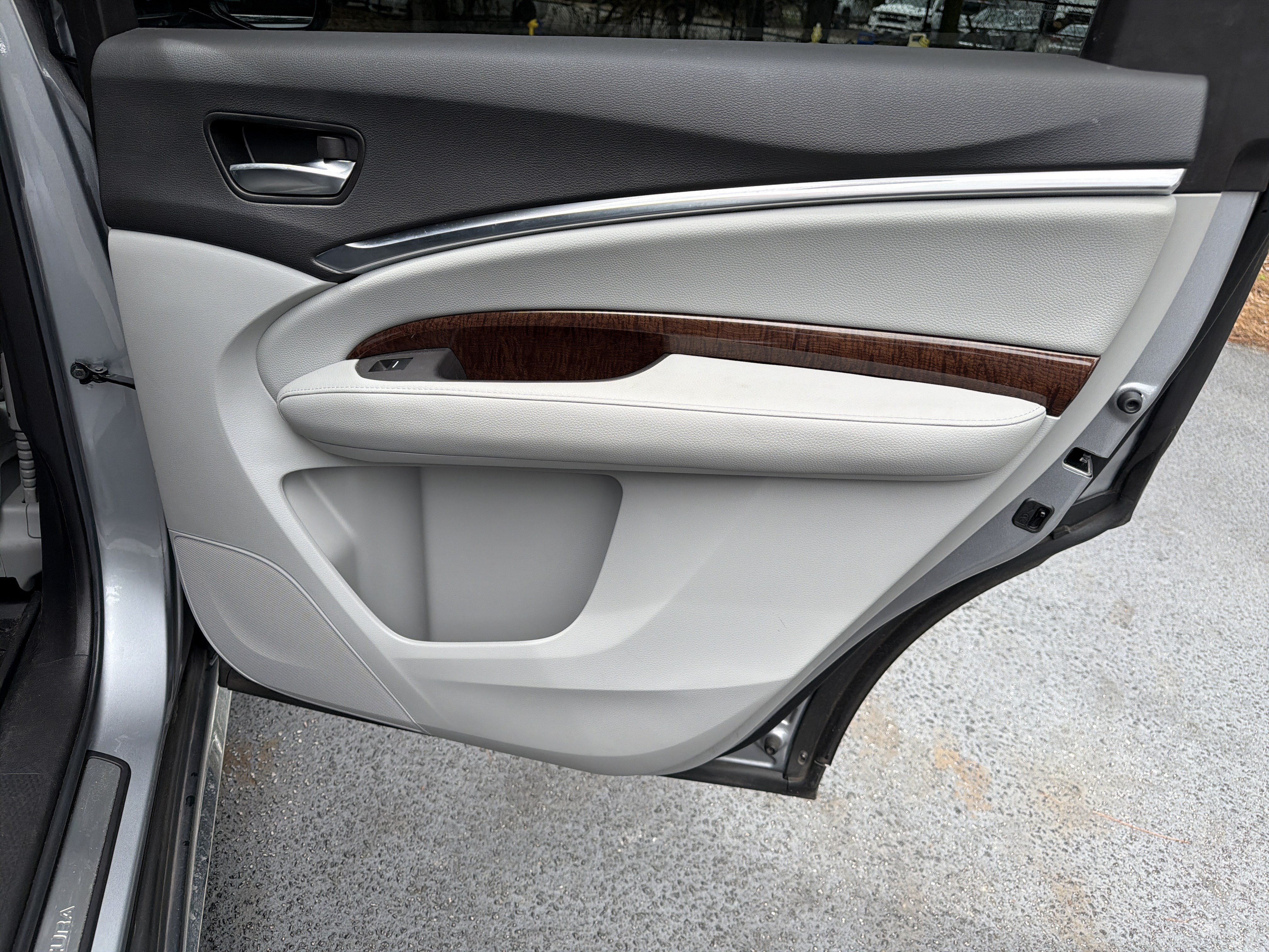 Used 2020 Acura MDX SH-AWD image 36