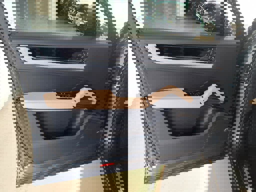 Used 2025 Porsche Cayenne E-Hybrid image 10