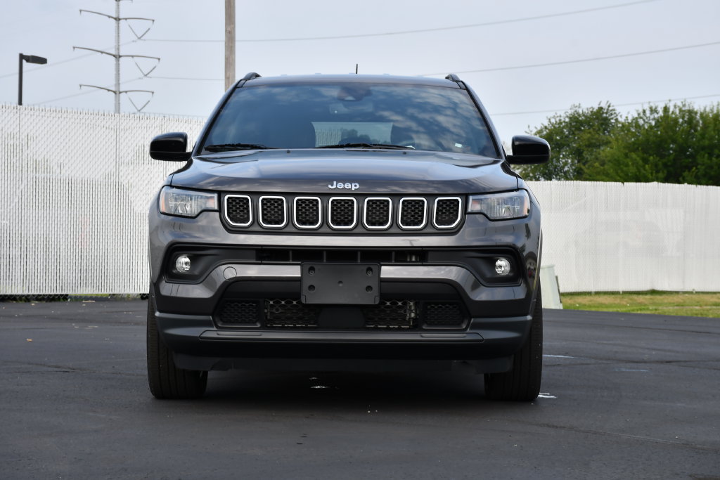 Used 2023 Jeep Compass Latitude AWD/4WD image 2