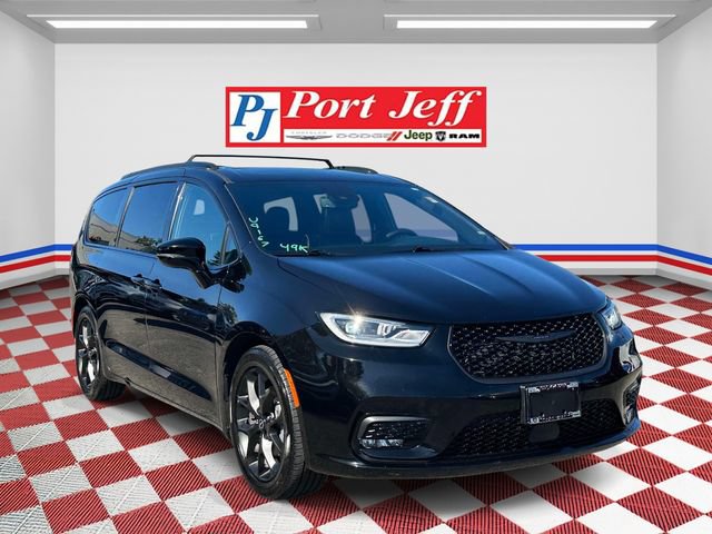 Used 2025 Chrysler Pacifica Limited FWD image 2