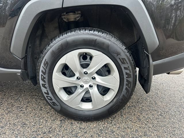 Used 2021 Toyota RAV4 LE image 15