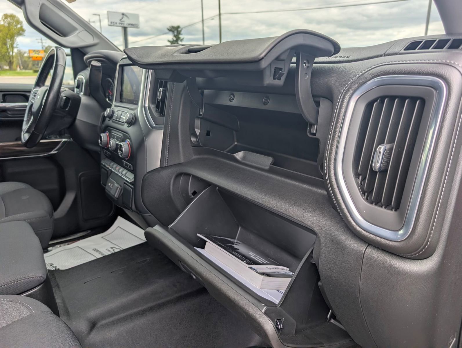 Used 2022 Chevrolet Silverado 1500 RST AWD/4WD image 33