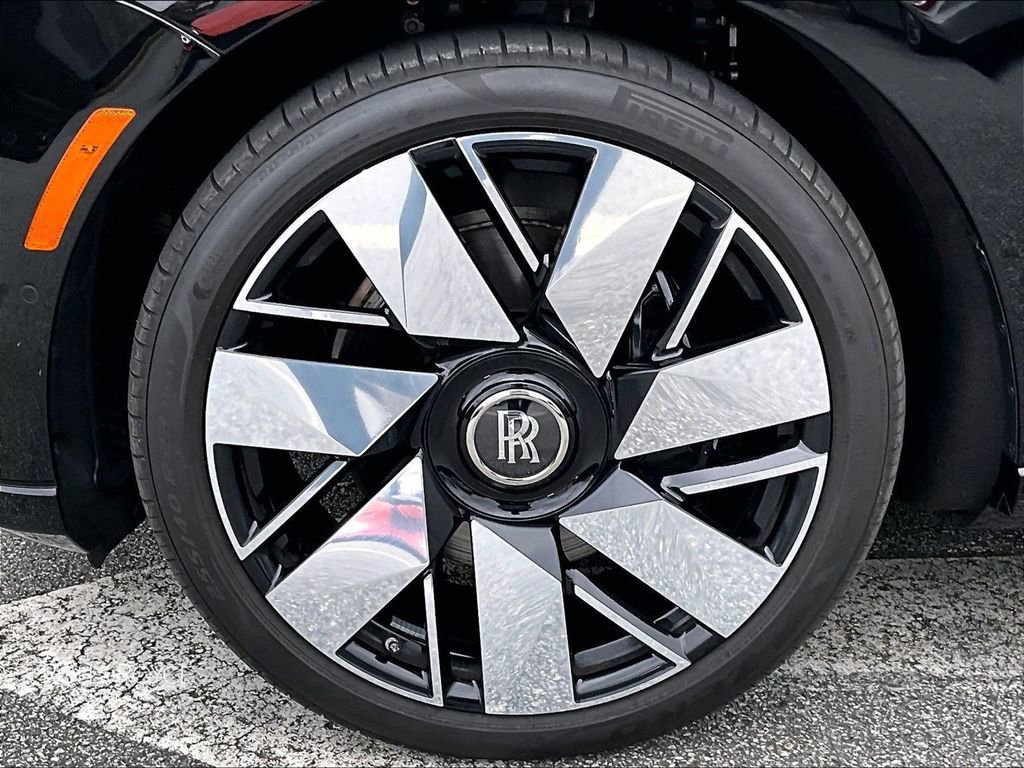 Certified 2025 Rolls-Royce Cullinan image 10