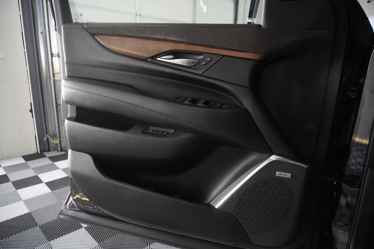 Used 2017 Cadillac Escalade Premium Luxury image 28