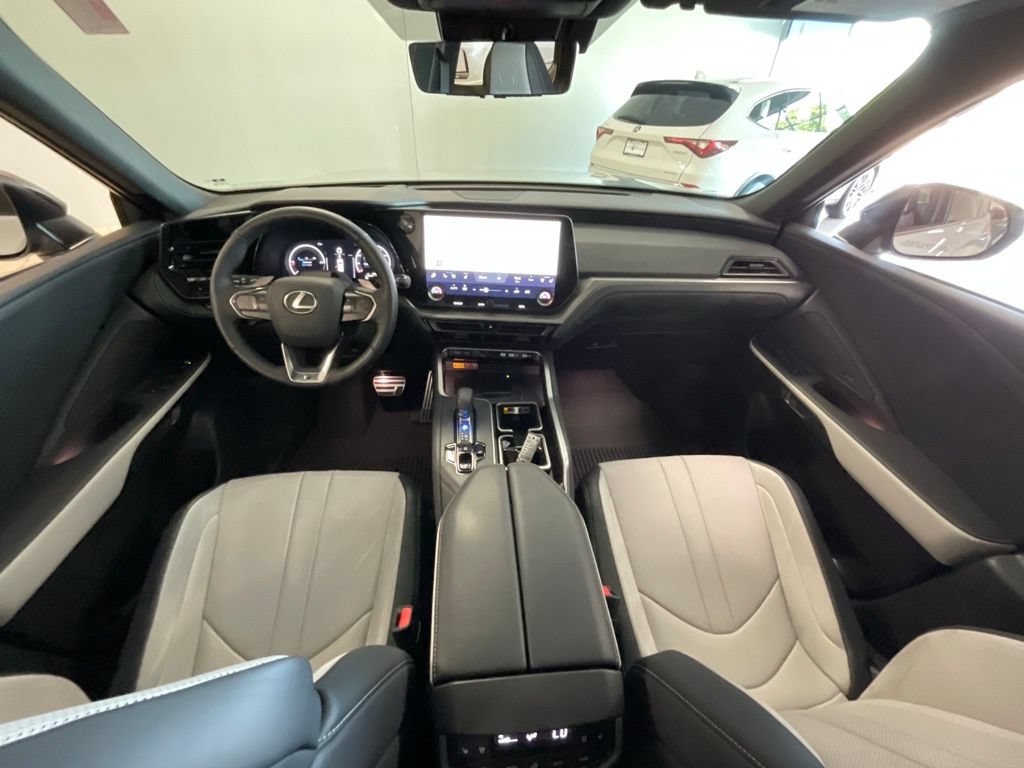 Used 2025 Lexus TX 500h AWD w/ Technology Package image 9
