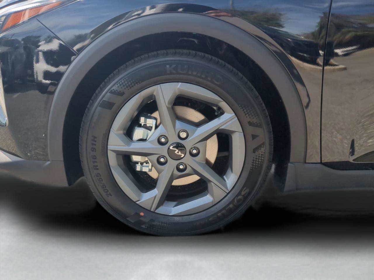 New 2025 Kia K4 LXS image 10