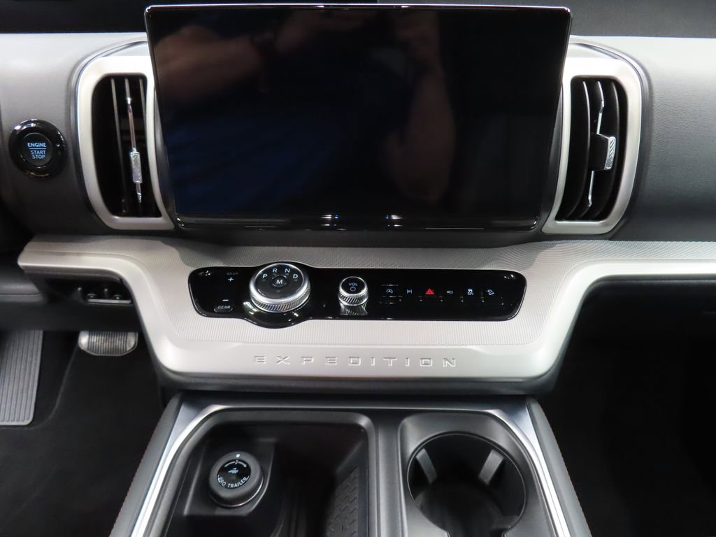 Used 2025 Ford Expedition Active AWD/4WD image 15
