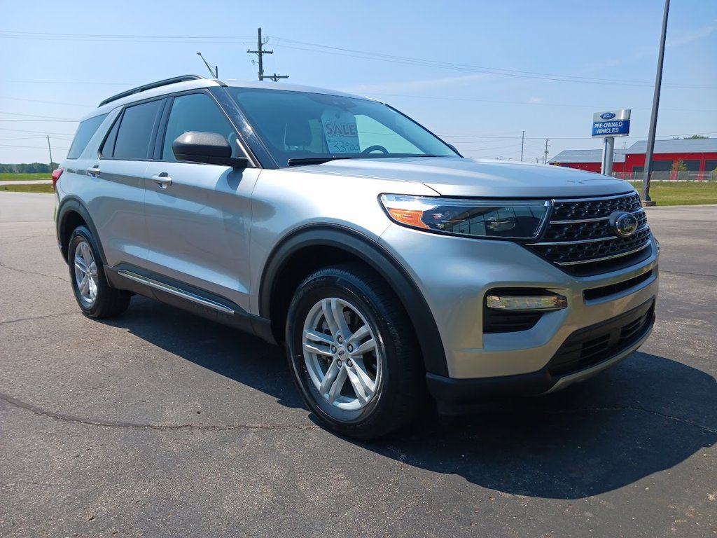 Used 2023 Ford Explorer XLT w/ Equipment Group 202A AWD/4WD image 14
