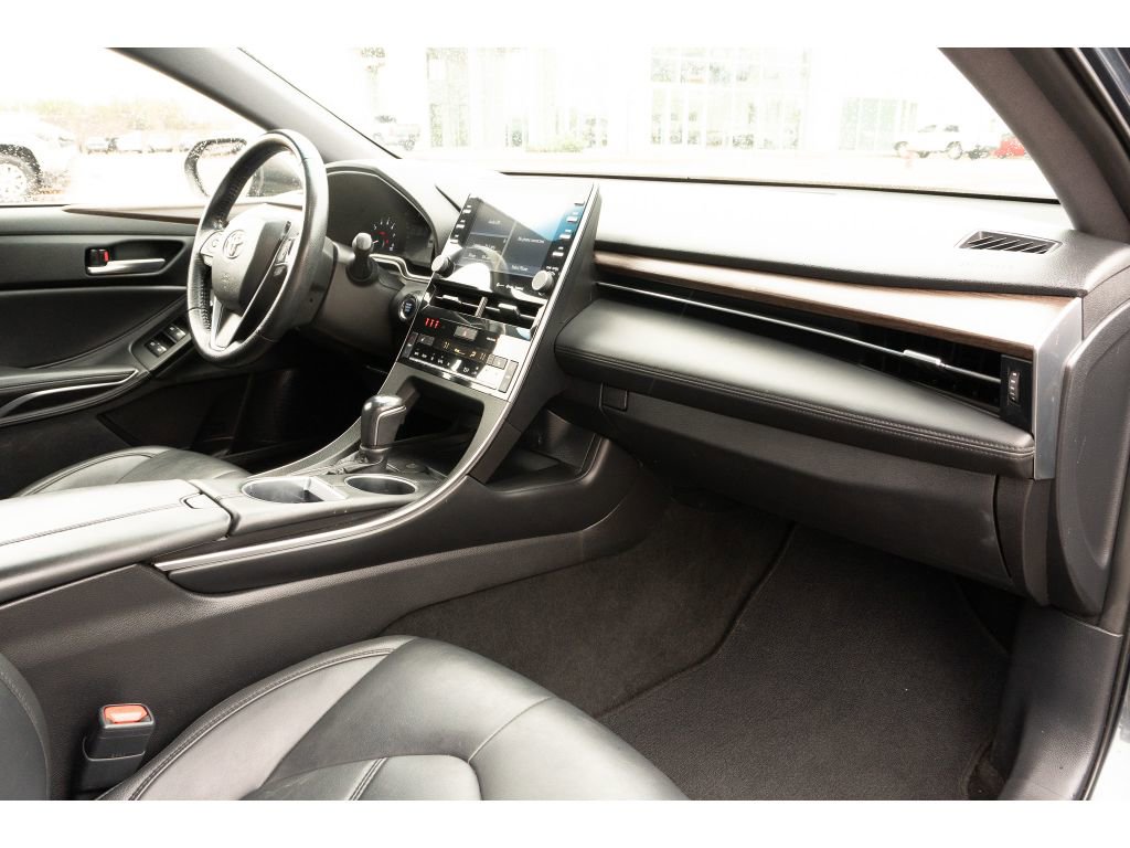 Used 2021 Toyota Avalon XLE image 17
