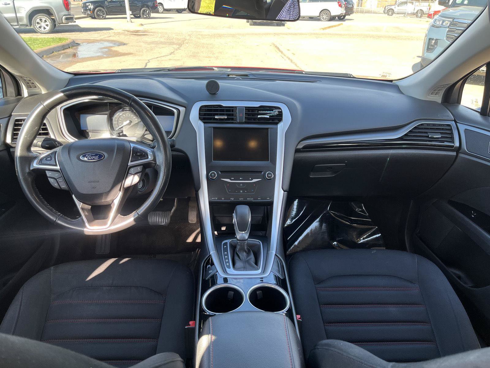 Used 2014 Ford Fusion SE FWD image 11