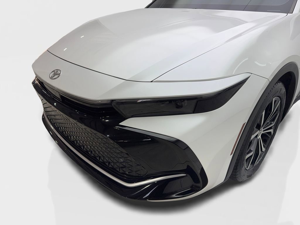 Used 2023 Toyota Crown XLE image 16