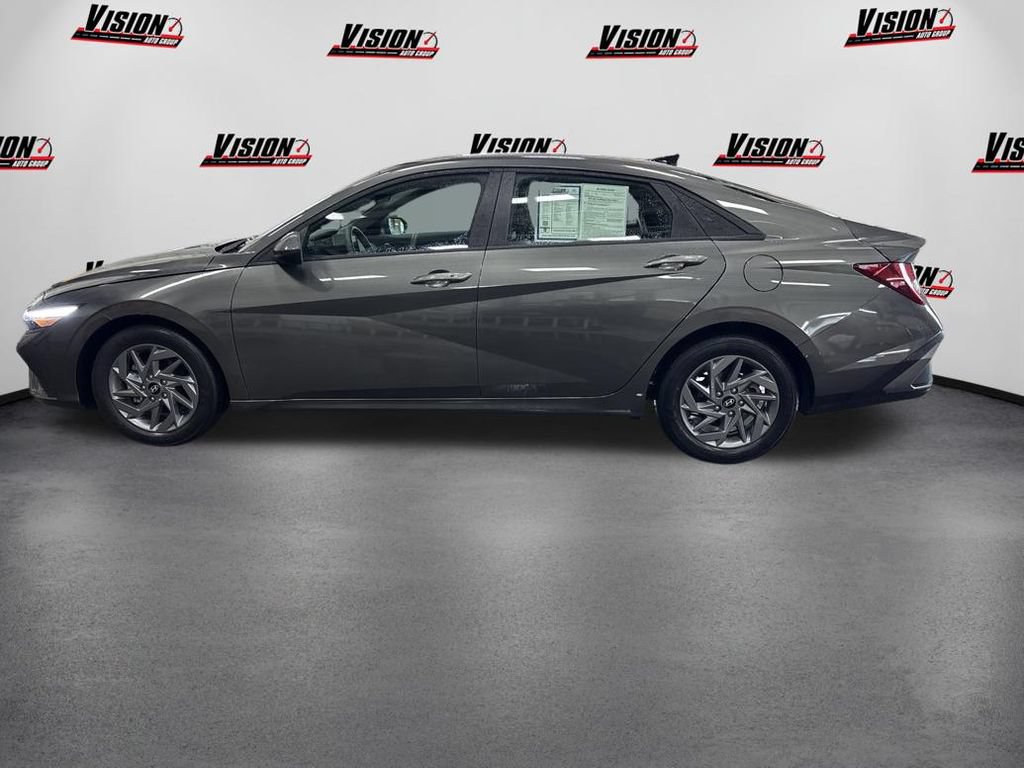 Used 2024 Hyundai Elantra SEL FWD image 9
