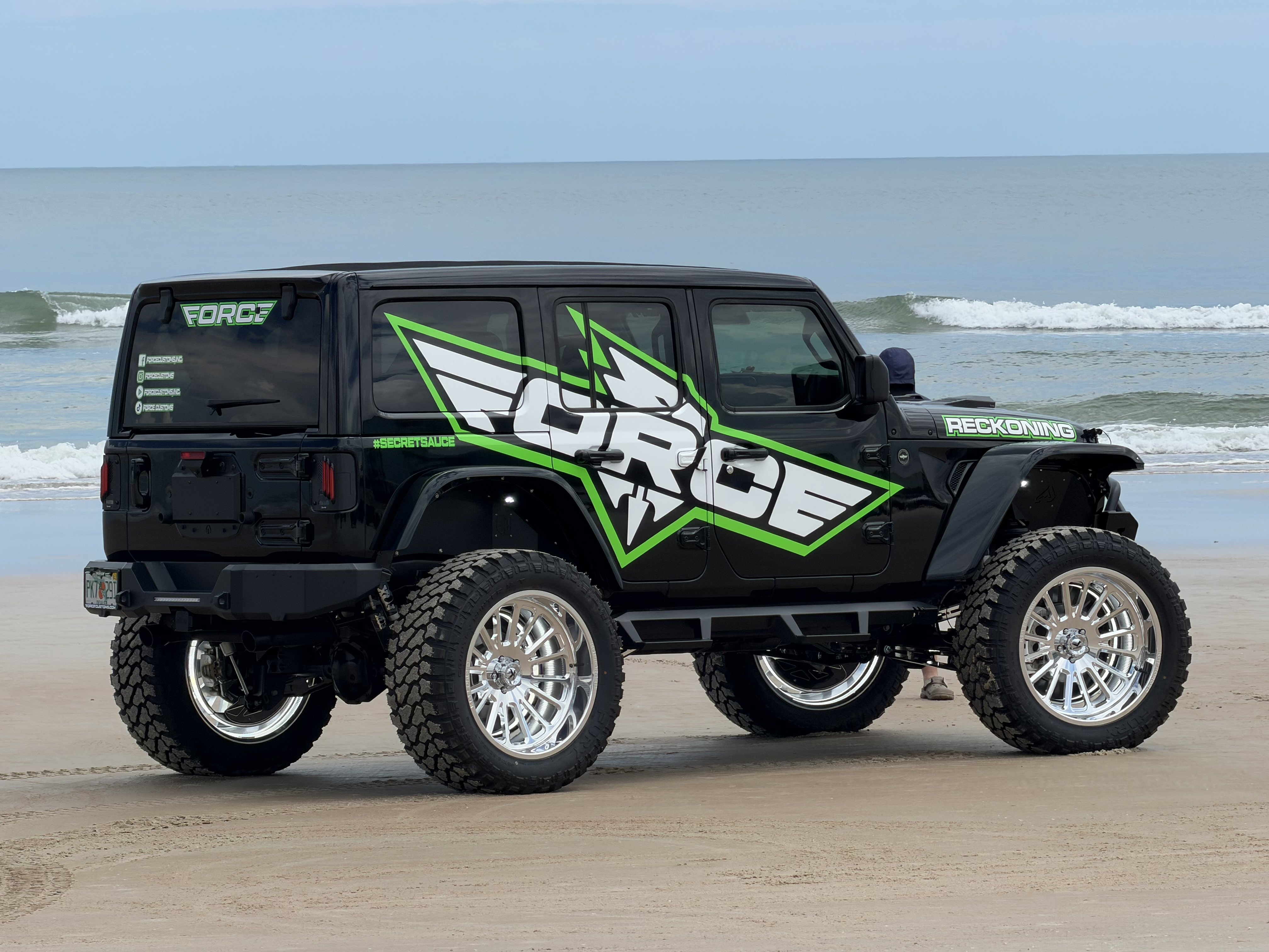 Used 2024 Jeep Wrangler Unlimited Rubicon AWD/4WD image 12