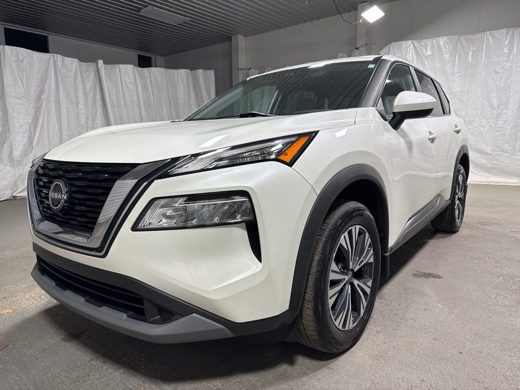 Used 2023 Nissan Rogue SV image 3