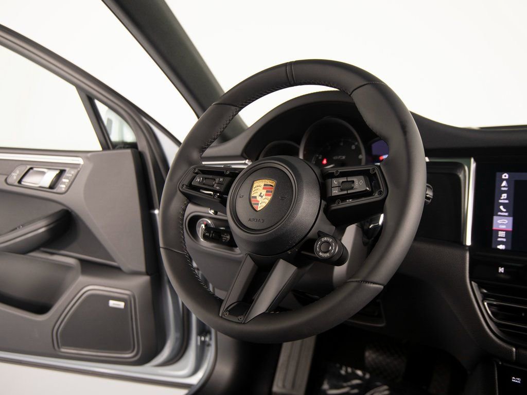 New 2026 Porsche Macan GTS image 27