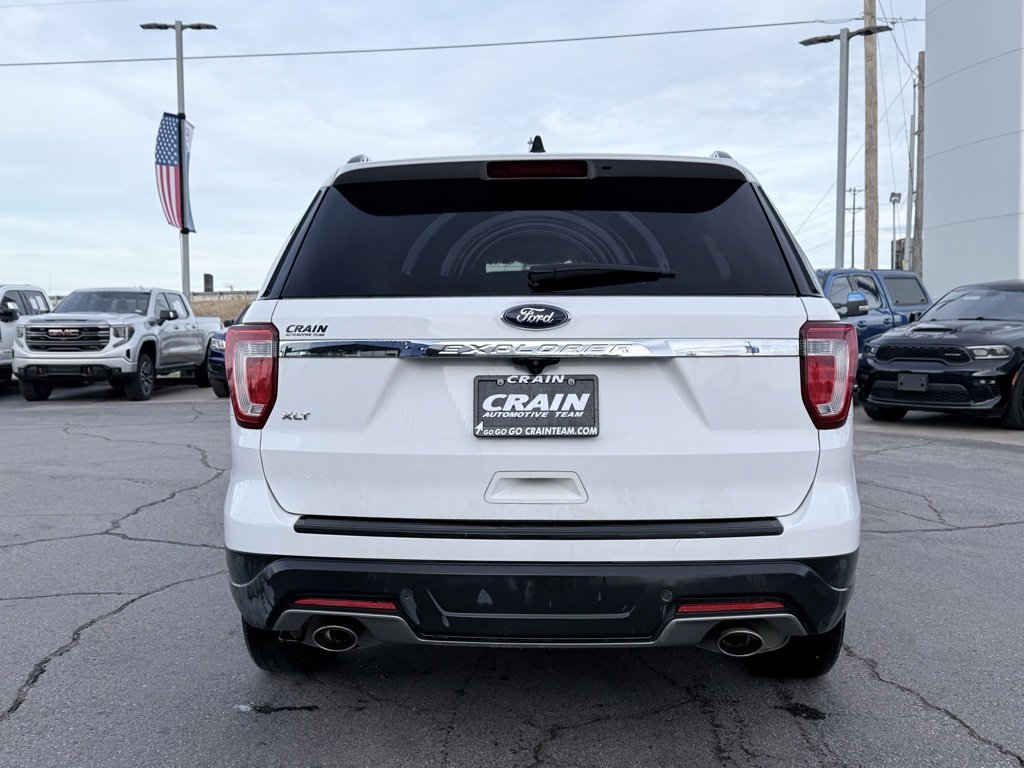 Used 2018 Ford Explorer XLT image 6