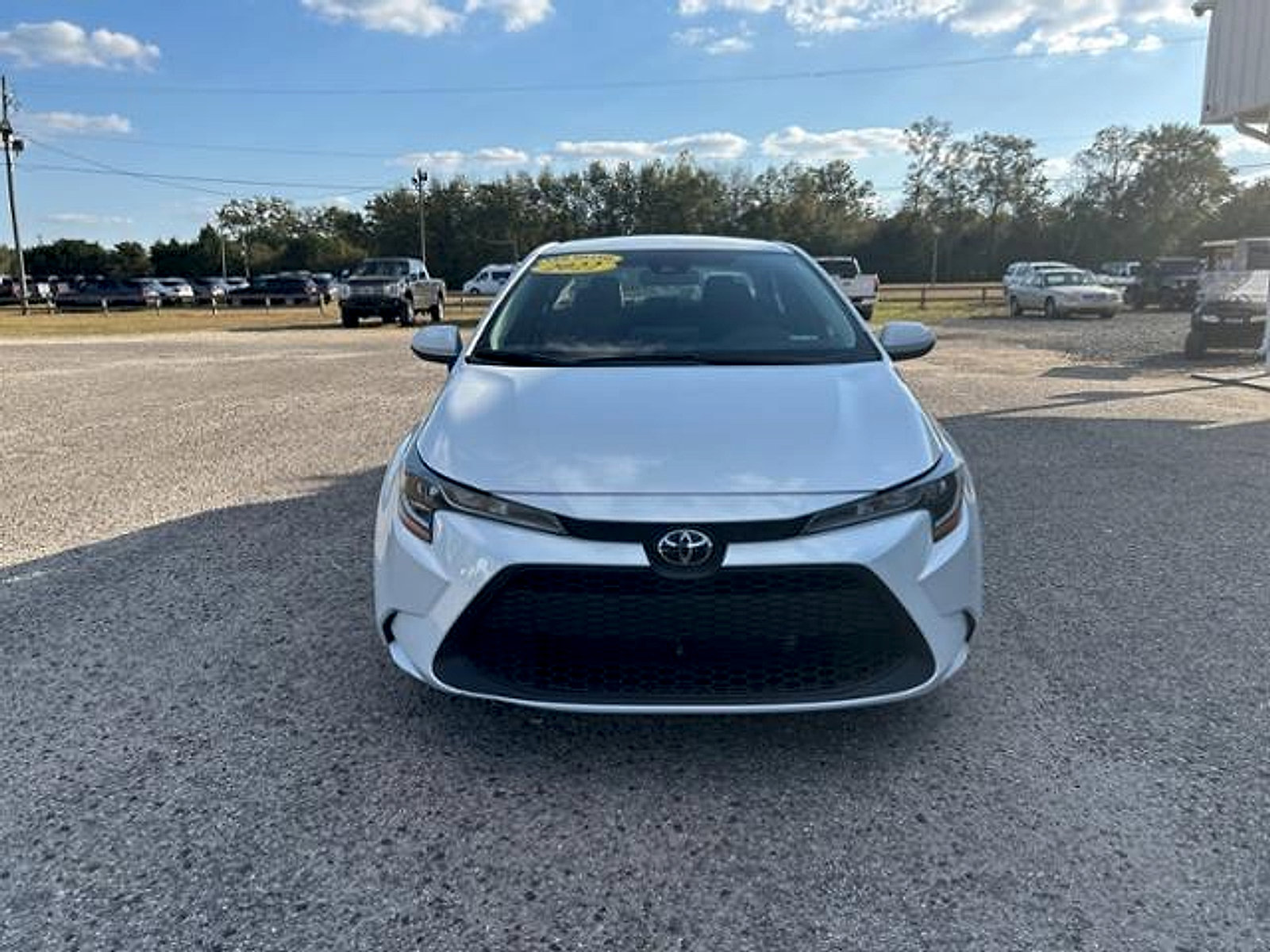 Used 2022 Toyota Corolla LE image 3