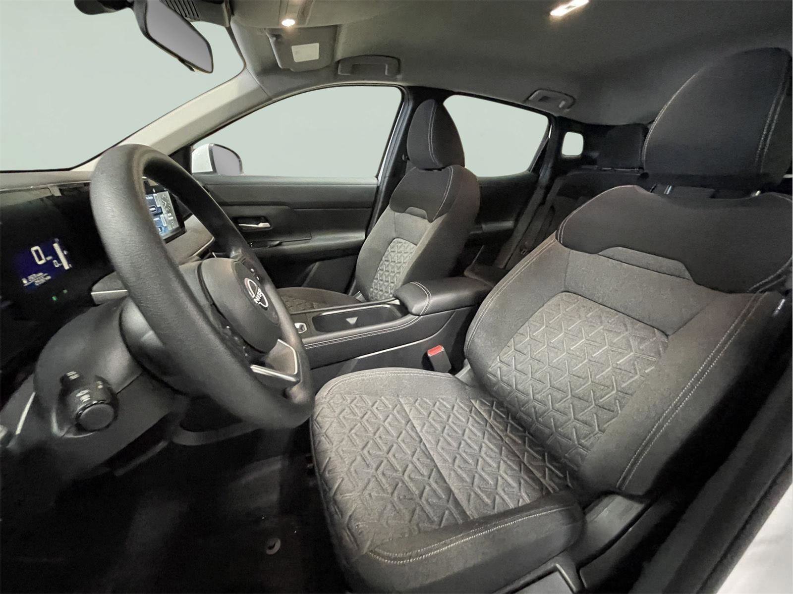 Used 2025 Nissan Kicks SV image 13