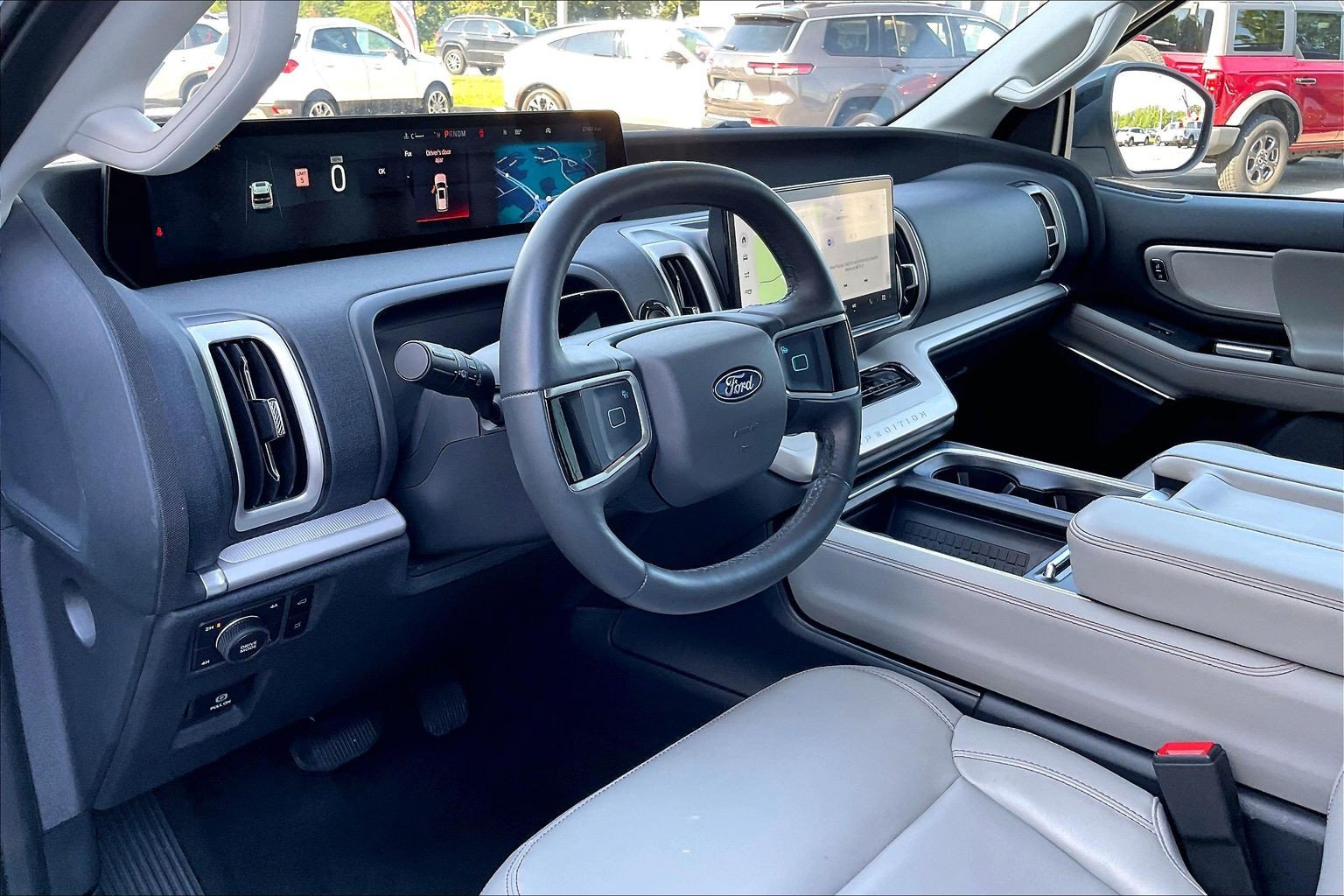 Used 2025 Ford Expedition Active AWD/4WD image 13