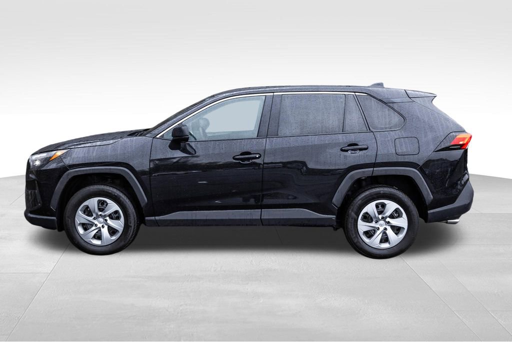 Used 2024 Toyota RAV4 LE AWD/4WD image 10