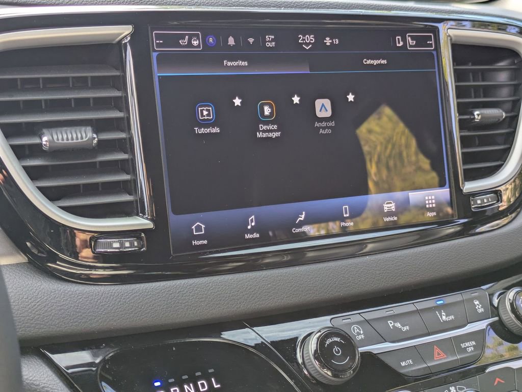 Used 2025 Chrysler Pacifica Select image 20