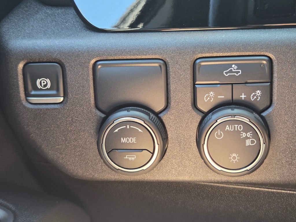Used 2025 Chevrolet Silverado 1500 LT RWD image 21