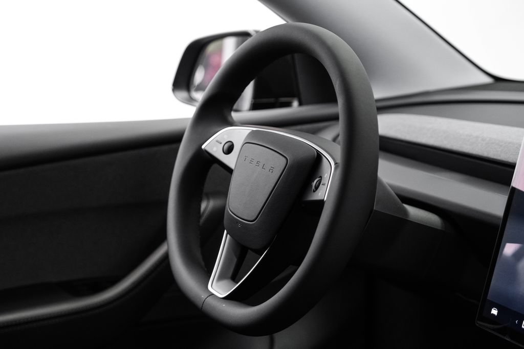 Used 2026 Tesla Model Y 2WD image 14
