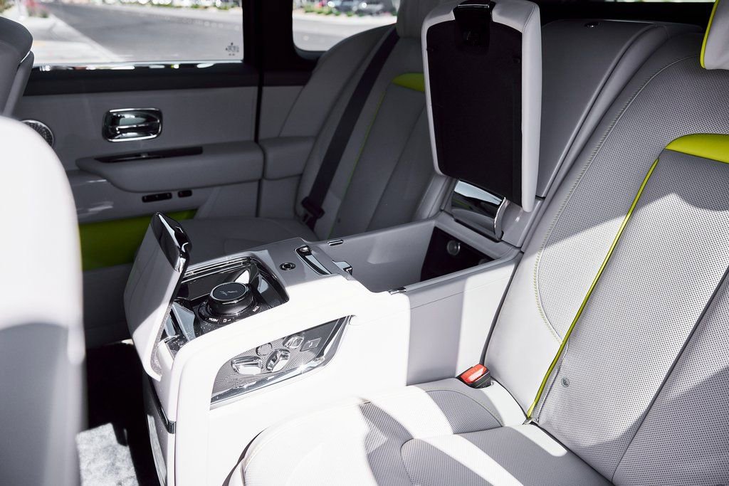 Used 2024 Rolls-Royce Cullinan image 65