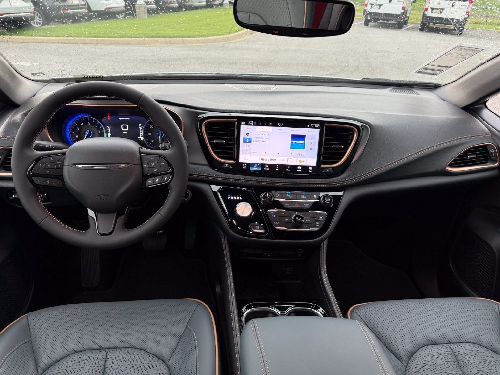 New 2027 Chrysler Pacifica Pinnacle w/ Theater Group FWD image 7