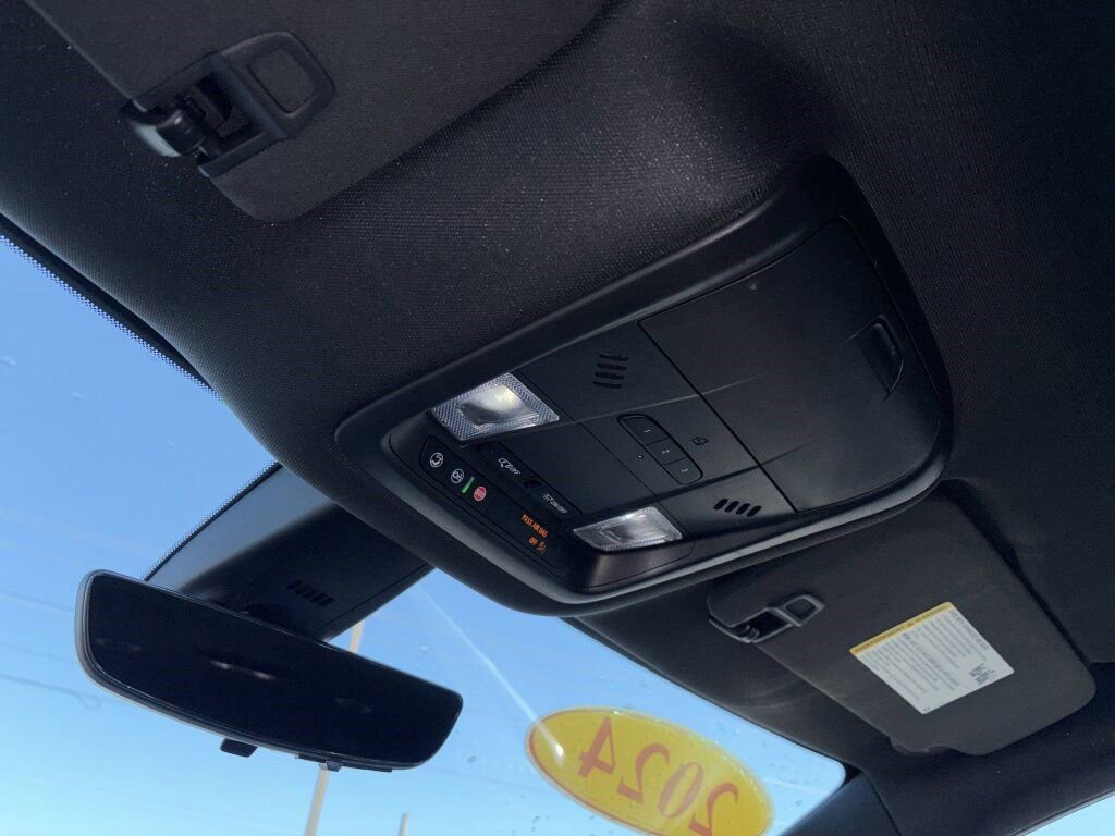 Used 2024 Buick Enclave Premium image 23