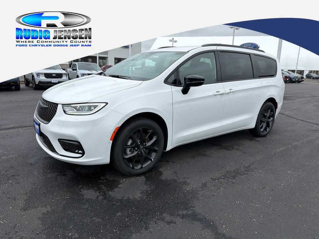 New 2026 Chrysler Pacifica Select w/ S Appearance Package