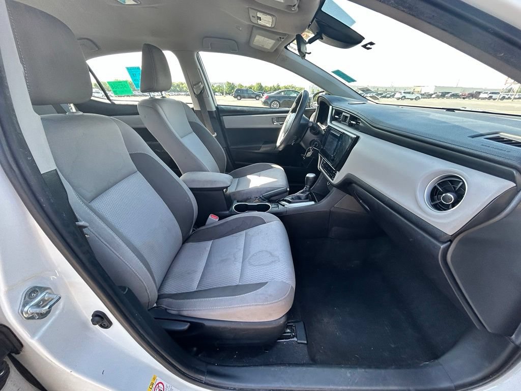 Used 2019 Toyota Corolla LE FWD image 3
